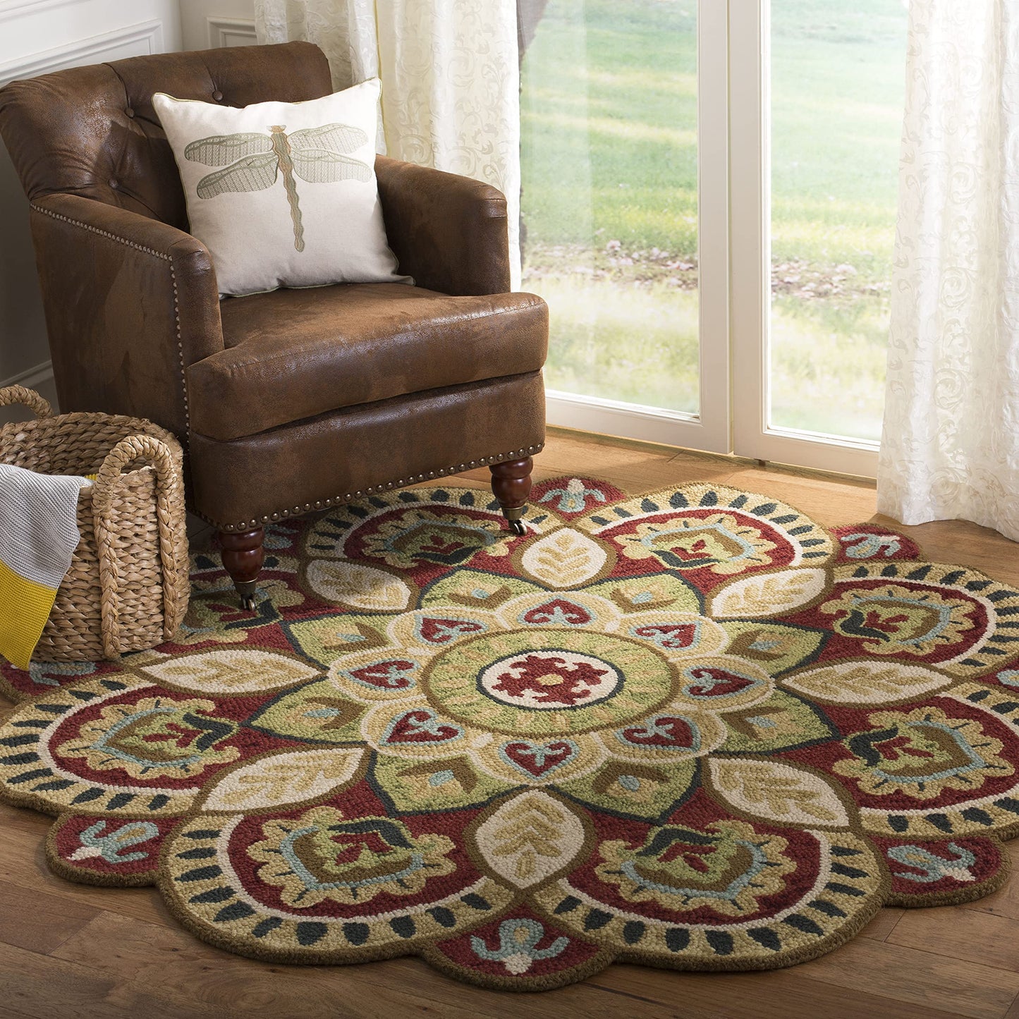 SAFAVIEH Novelty Collection Area Rug - 8' Round, Red & Taupe, Handmade Boho Floral Rustic Country Wool, Ideal for High Traffic Areas in Living Room, Bedroom (NOV604Q)