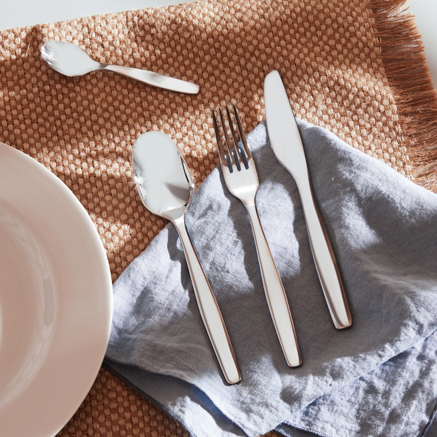 Alessi ANF06S24 Itsumo - Cutlery set composed of six table spoons, six table forks, six table knives, six coffee spoons in 18/10 stainless steel.