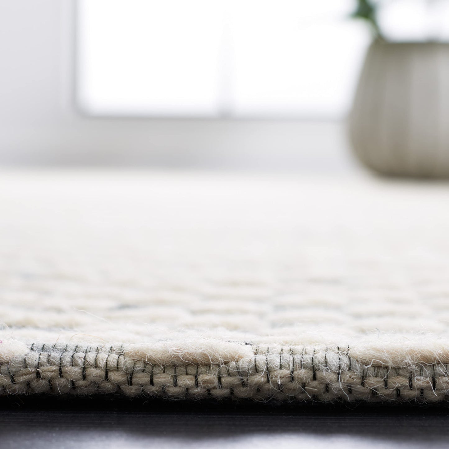 SAFAVIEH Area Rug 8x10 - Marbella Collection - Large - Beige & Blue, Handmade Wool, Ideal for Living Room, Bedroom, Office, Dining Space (MRB158L)