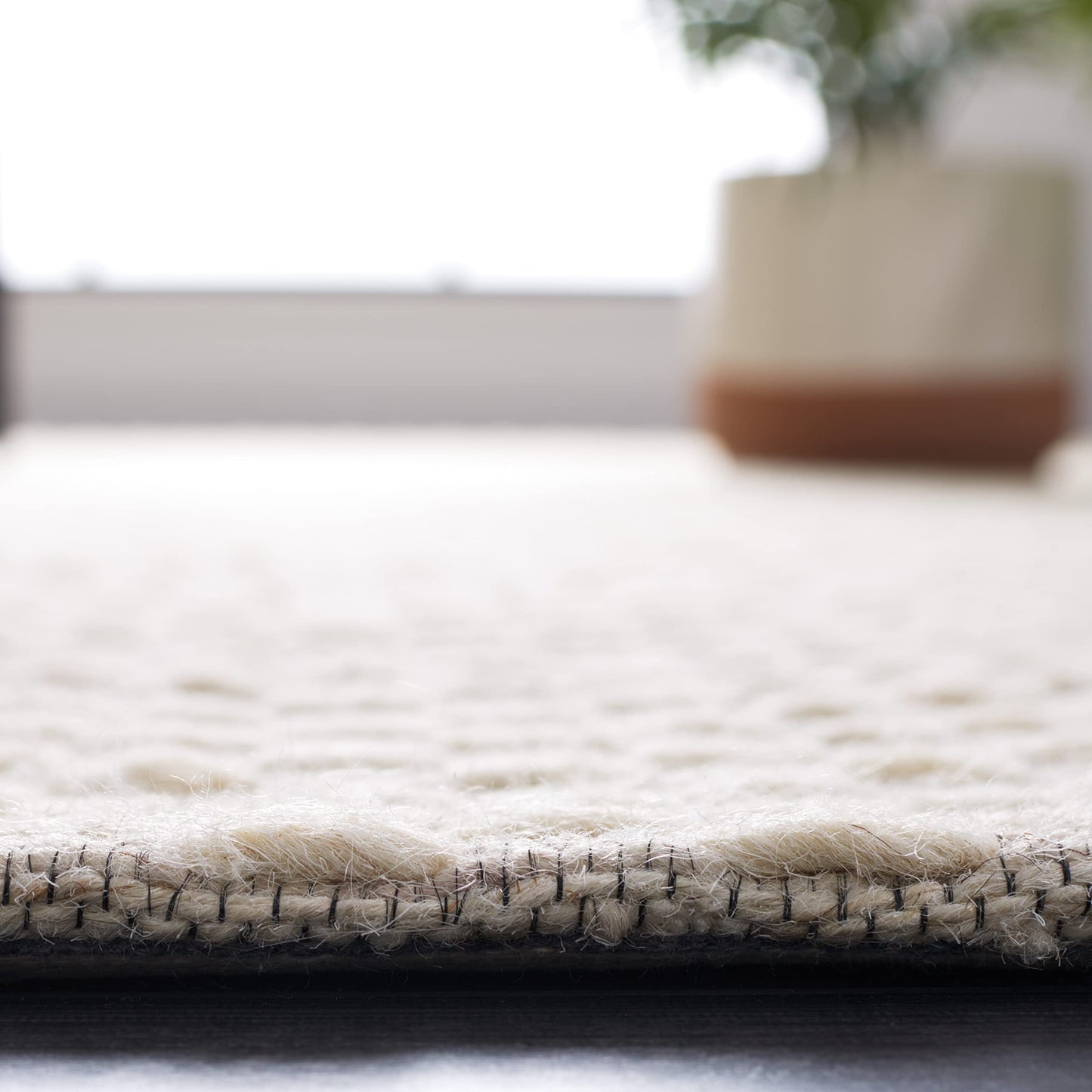 SAFAVIEH Area Rug 8x10 - Marbella Collection - Large - Beige, Handmade Wool, Ideal for Living Room, Bedroom, Office, Dining Space (MRB158B)