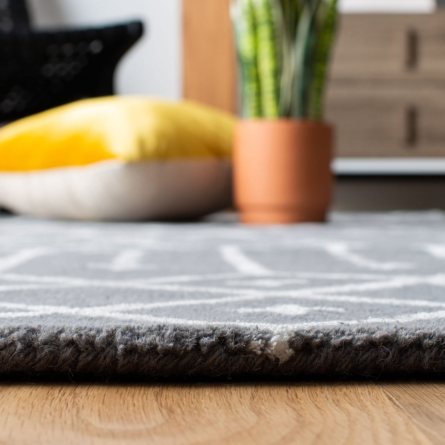 SAFAVIEH Area Rug 8x10 - Himalaya Collection - Large - Grey & Ivory, Handmade Wool, Ideal for Living Room, Bedroom, Office, Dining Space (HIM903D)