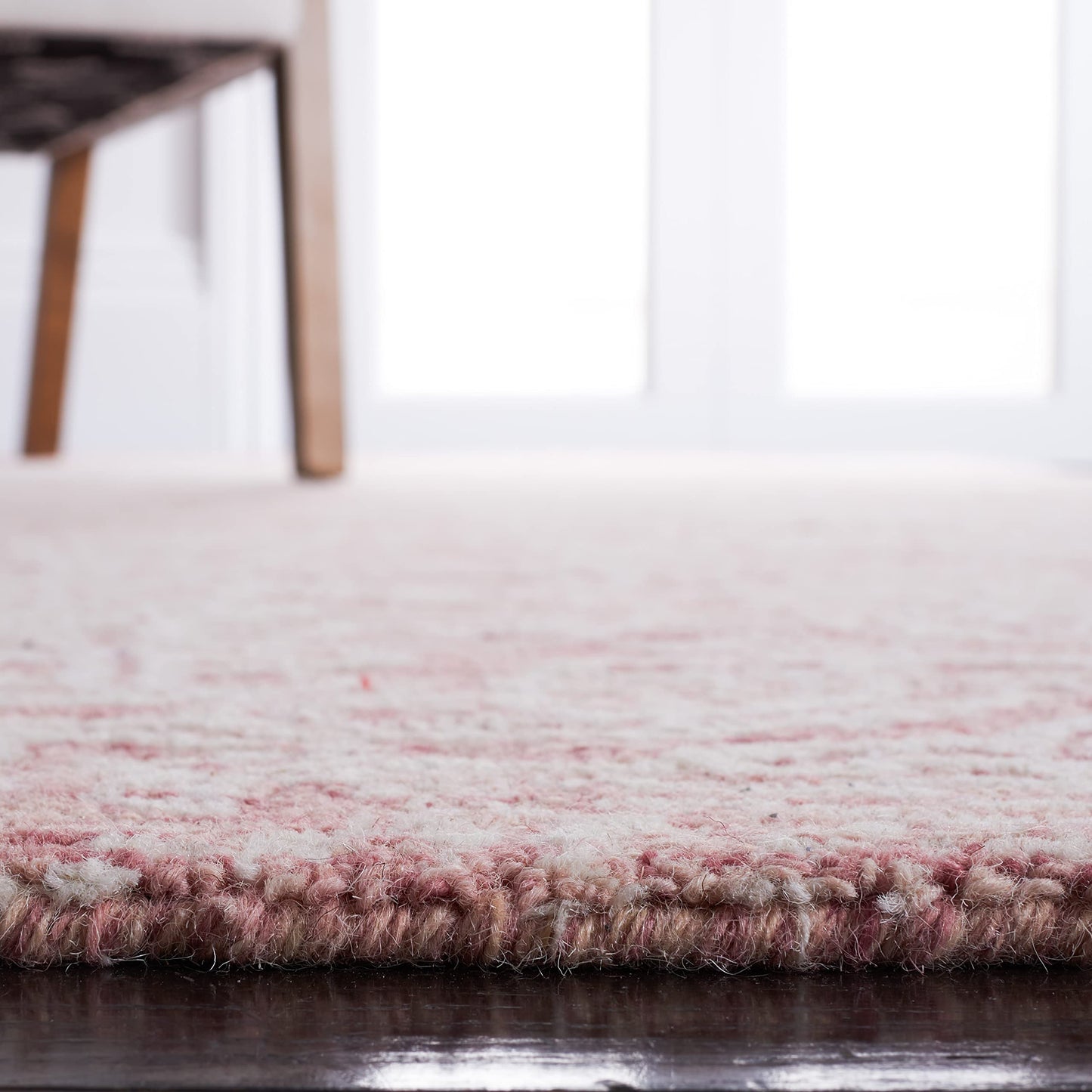 SAFAVIEH Area Rug 6x9 - Metro Collection - Pink & Ivory, Handmade Wool, Ideal for Living Room, Bedroom, Dining Space (MET998U)
