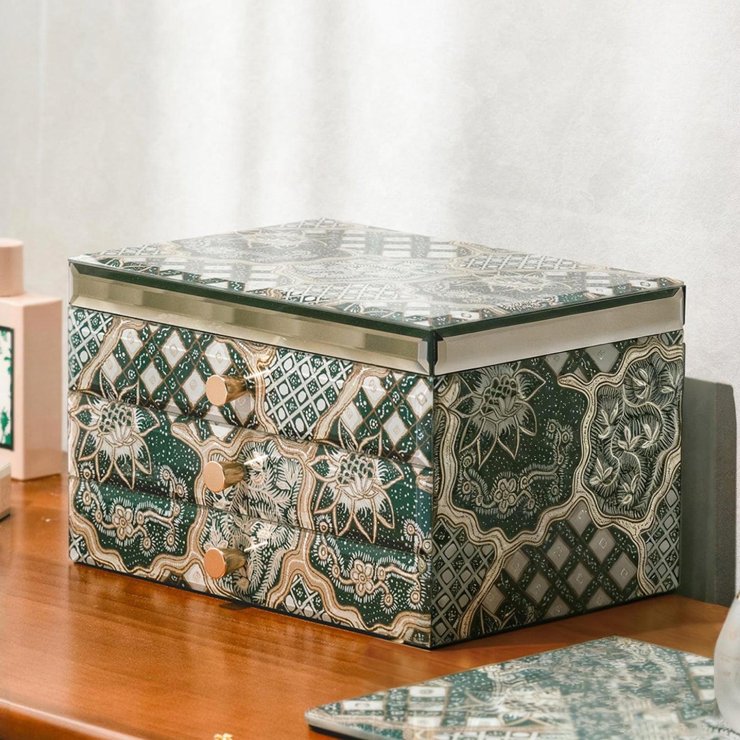 Homruilink High End Glass Jewelry Box, 3 Layer Jewelry Organizer,Velvet-Lined Case For Ring, Necklace, Earring, Bracelet Storage, Ideal Gift (Emerald)