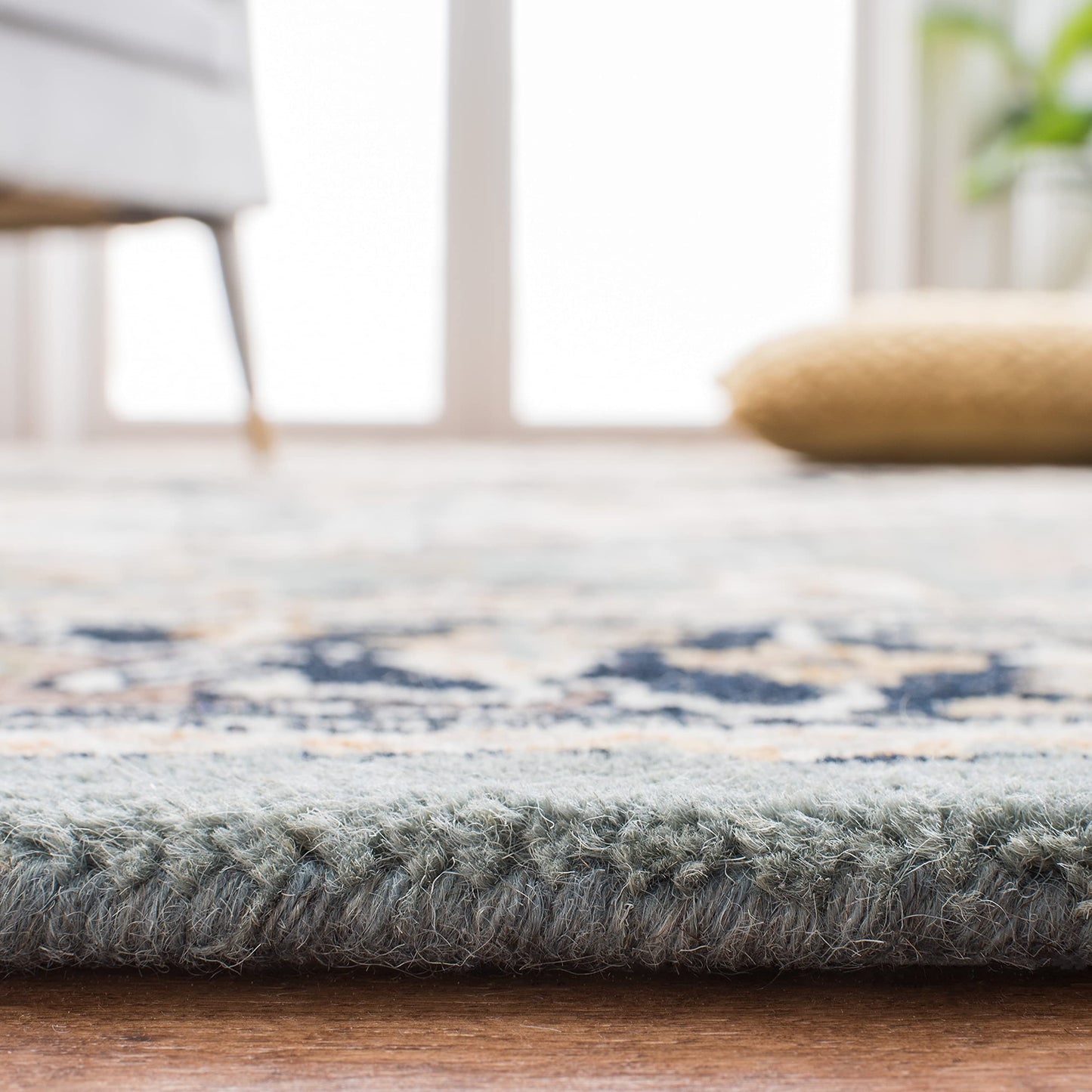 SAFAVIEH Area Rug 10x14 - Heritage Collection - Large - Grey & Green, Handmade Wool, Traditional Oriental Medallion Design, Ideal for Living Room, Bedroom, Dining Space (HG625W)