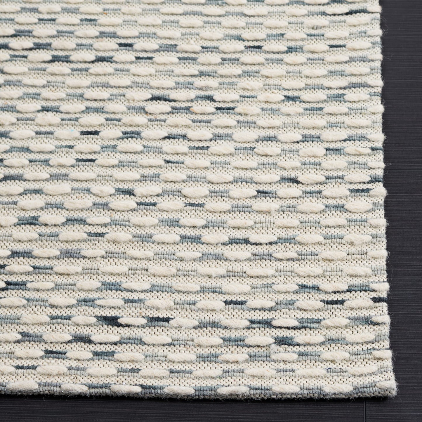 SAFAVIEH Area Rug 8x10 - Marbella Collection - Large - Beige & Blue, Handmade Wool, Ideal for Living Room, Bedroom, Office, Dining Space (MRB158L)