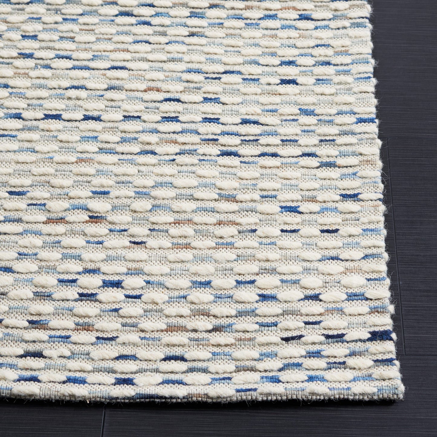 SAFAVIEH Area Rug 8x10 - Marbella Collection - Large - White & Navy, Handmade Wool, Ideal for Living Room, Bedroom, Office, Dining Space (MRB158N)
