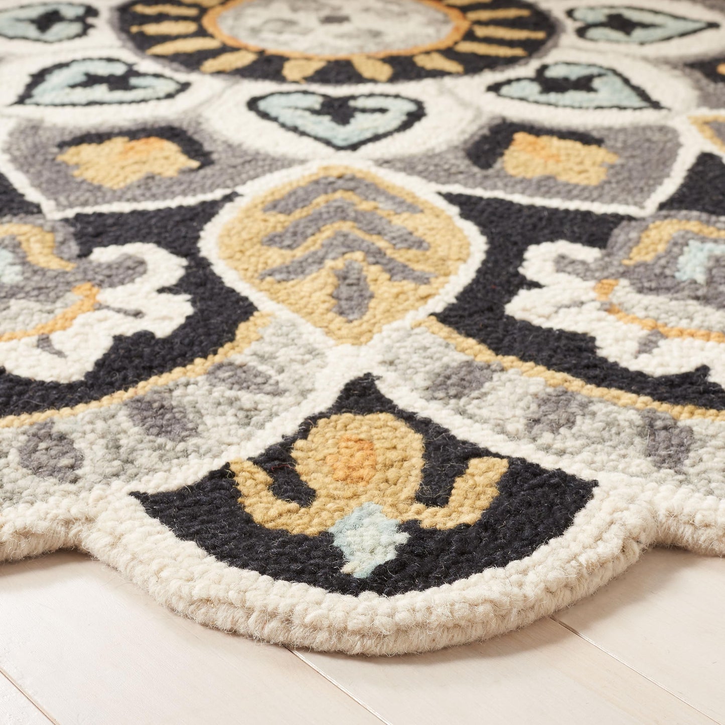 SAFAVIEH Novelty Collection Area Rug - 12' Round, Ivory/Black, Geometric Design, Ideal for High Traffic Areas in Living Room, Bedroom, Dining (NOV604Z)