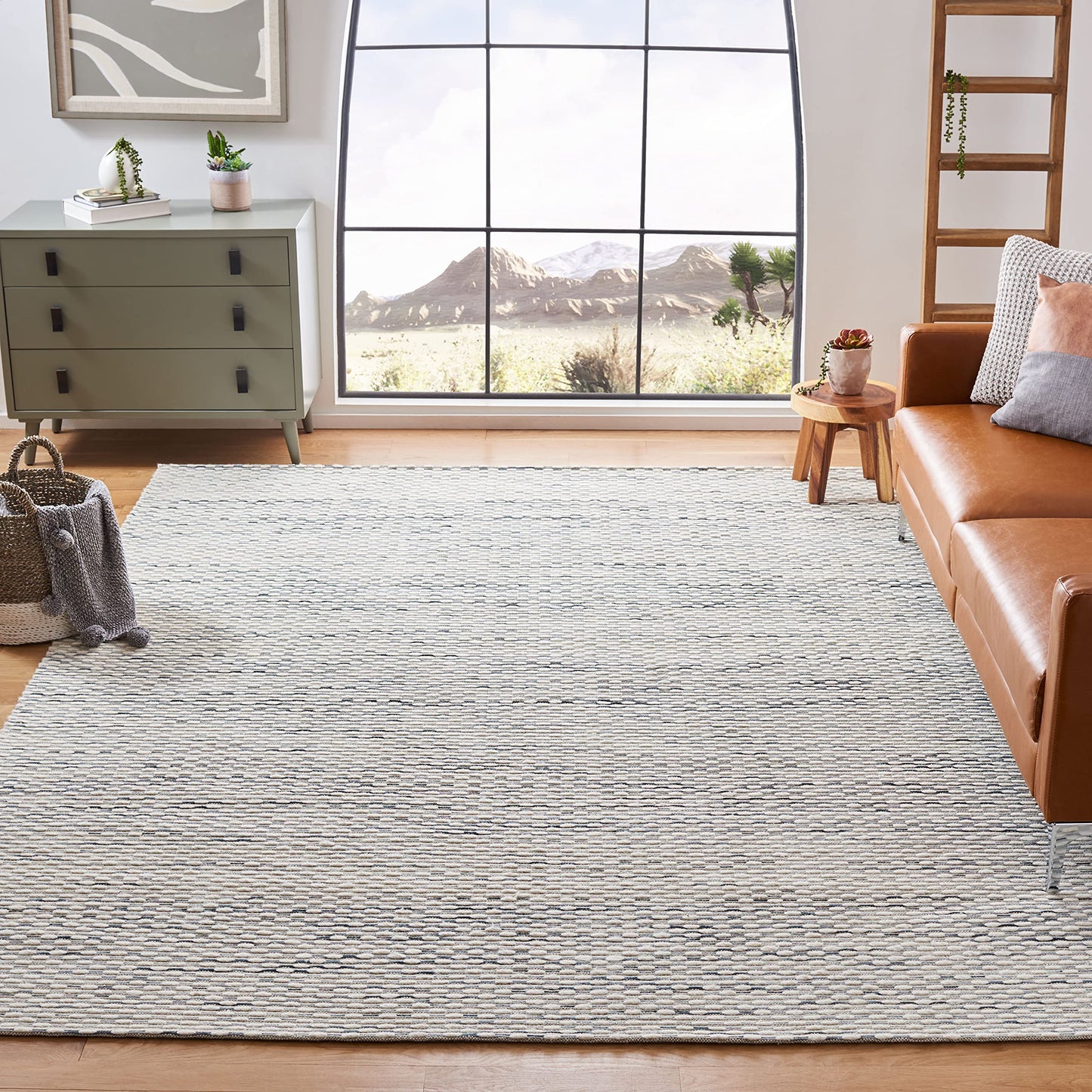 SAFAVIEH Area Rug 8x10 - Marbella Collection - Large - Beige & Blue, Handmade Wool, Ideal for Living Room, Bedroom, Office, Dining Space (MRB158L)