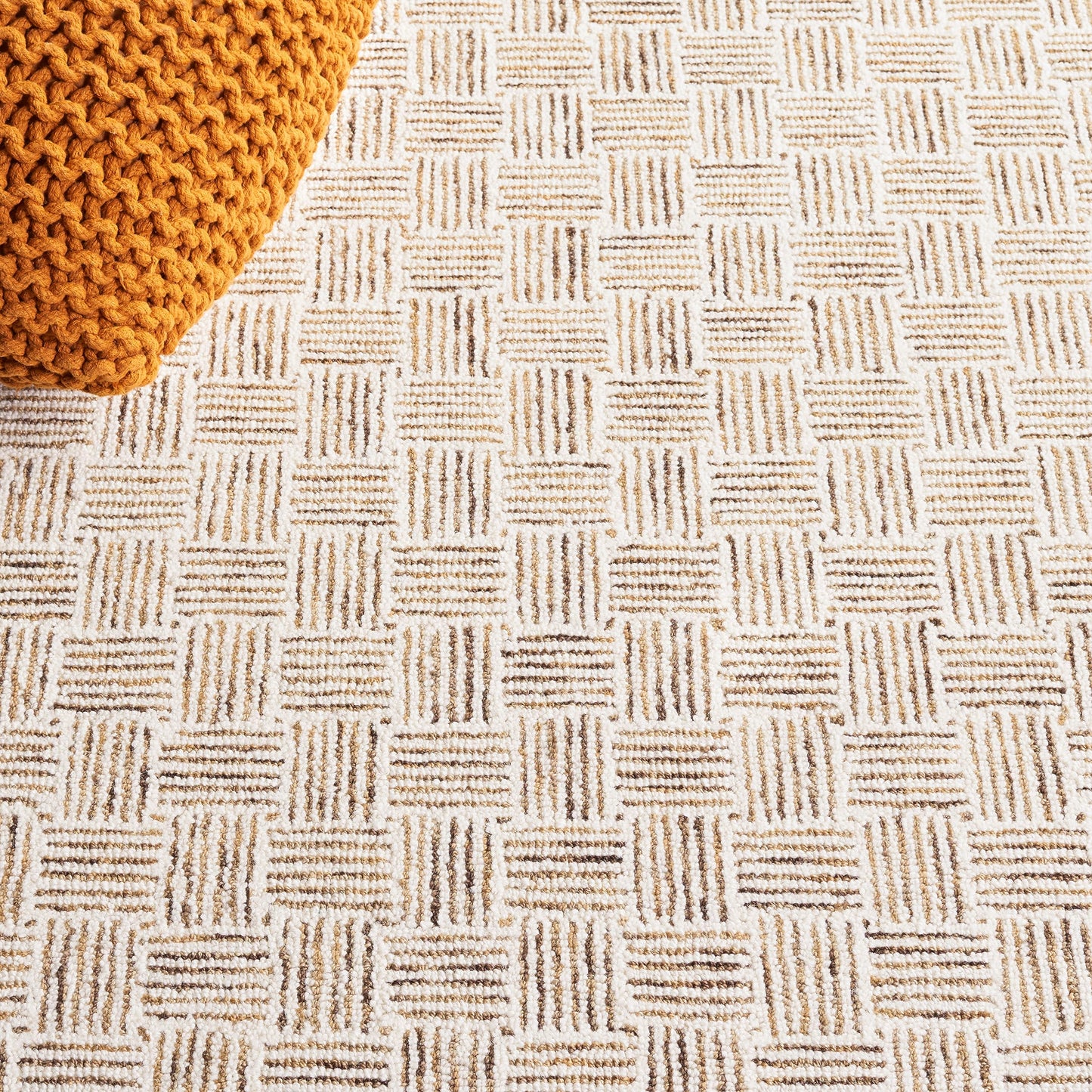 SAFAVIEH Area Rug 8x10 - Micro-Loop Collection - Large - Taupe & Ivory, Handmade Wool, Geometric Design, Ideal for Living Room, Bedroom, Office, Dining Space (MLP537E)